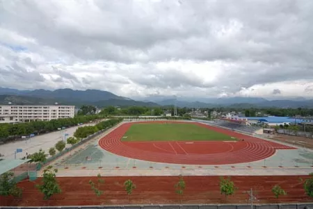 芒市民族中学