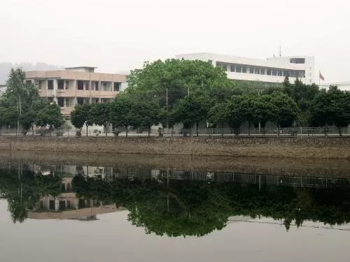 番禺区石楼镇何澄溪小学