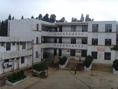 嵩明县三中